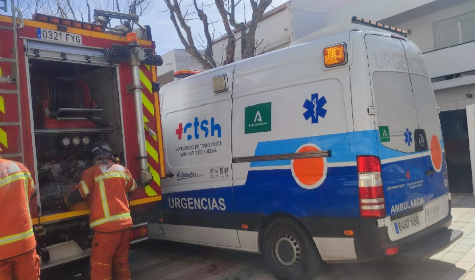 Image for the story: Six injured in a collision between two cars in Moguer