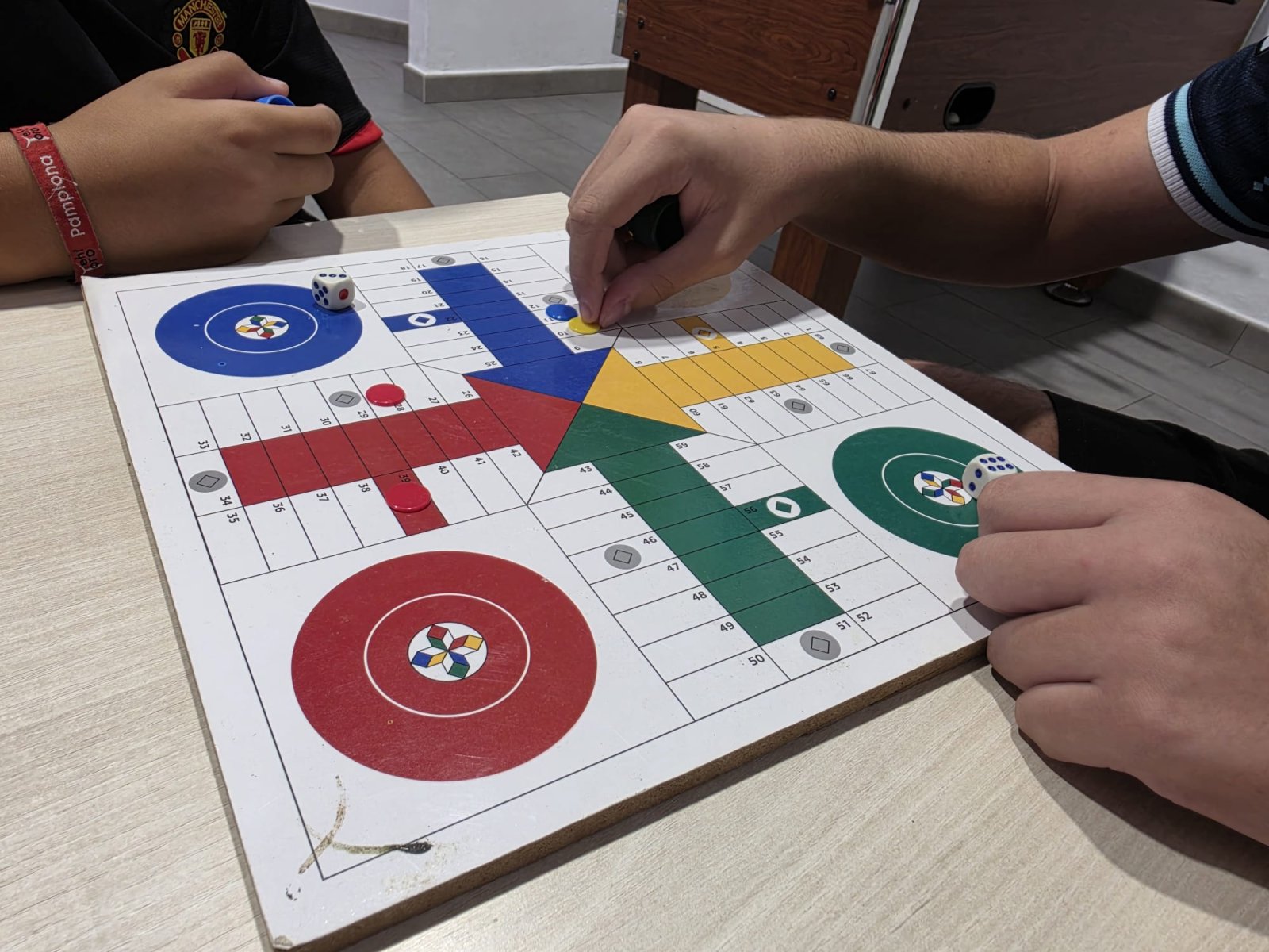 Image for the story: The Aljaraque Youth Centre holds a traditional board game day