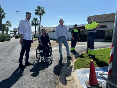 Image for the story: Aljaraque adapts a container island in La Monacilla for people with reduced mobility