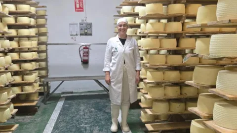 Image for the story: Students of Maestro Quesero 4.0 complete internships at cheese dairies in six countries and regions