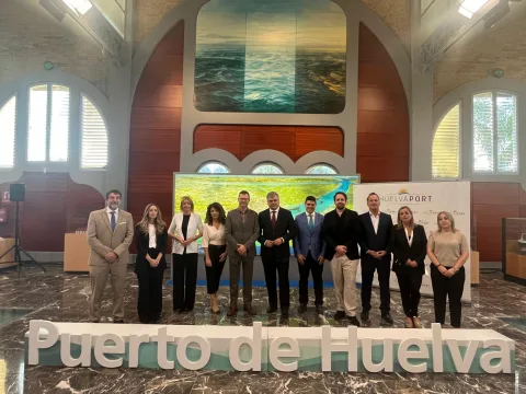 Imagen de la noticia: El Puerto de Huelva estrena una conexión semanal de contenedores con el norte de Europa