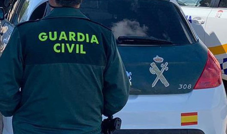 Imagen de la noticia: Muere un hombre de 62 años al volcar su coche en la HU-4200, en Almonte