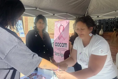 Imagen de la noticia: San Juan del Puerto instala una mesa informativa contra el cáncer de mama