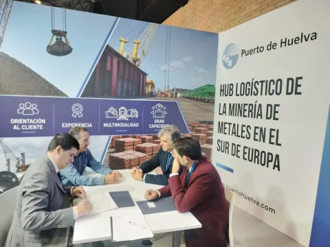 Imagen de la noticia: El Puerto de Huelva muestra en Sevilla sus servicios para la actividad minera