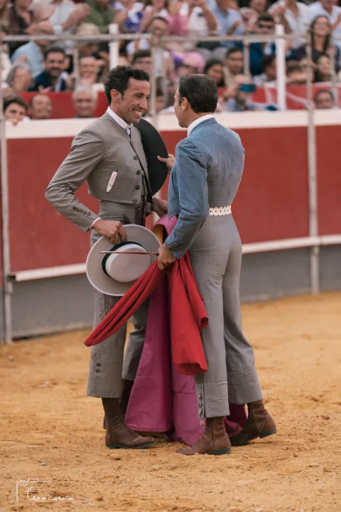 Imagen de la noticia: David de Miranda corta cuatro orejas y dos rabos en el festival de Trigueros ante una plaza llena