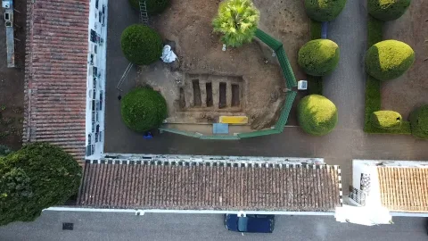 Imagen de la noticia: Exhuman los restos de 17 represaliados en la fosa común del cementerio de Aracena