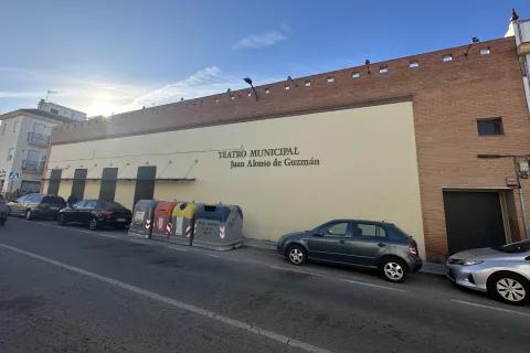 Imagen de la noticia: San Juan del Puerto estrena un mural sobre su fundador en el Teatro Municipal
