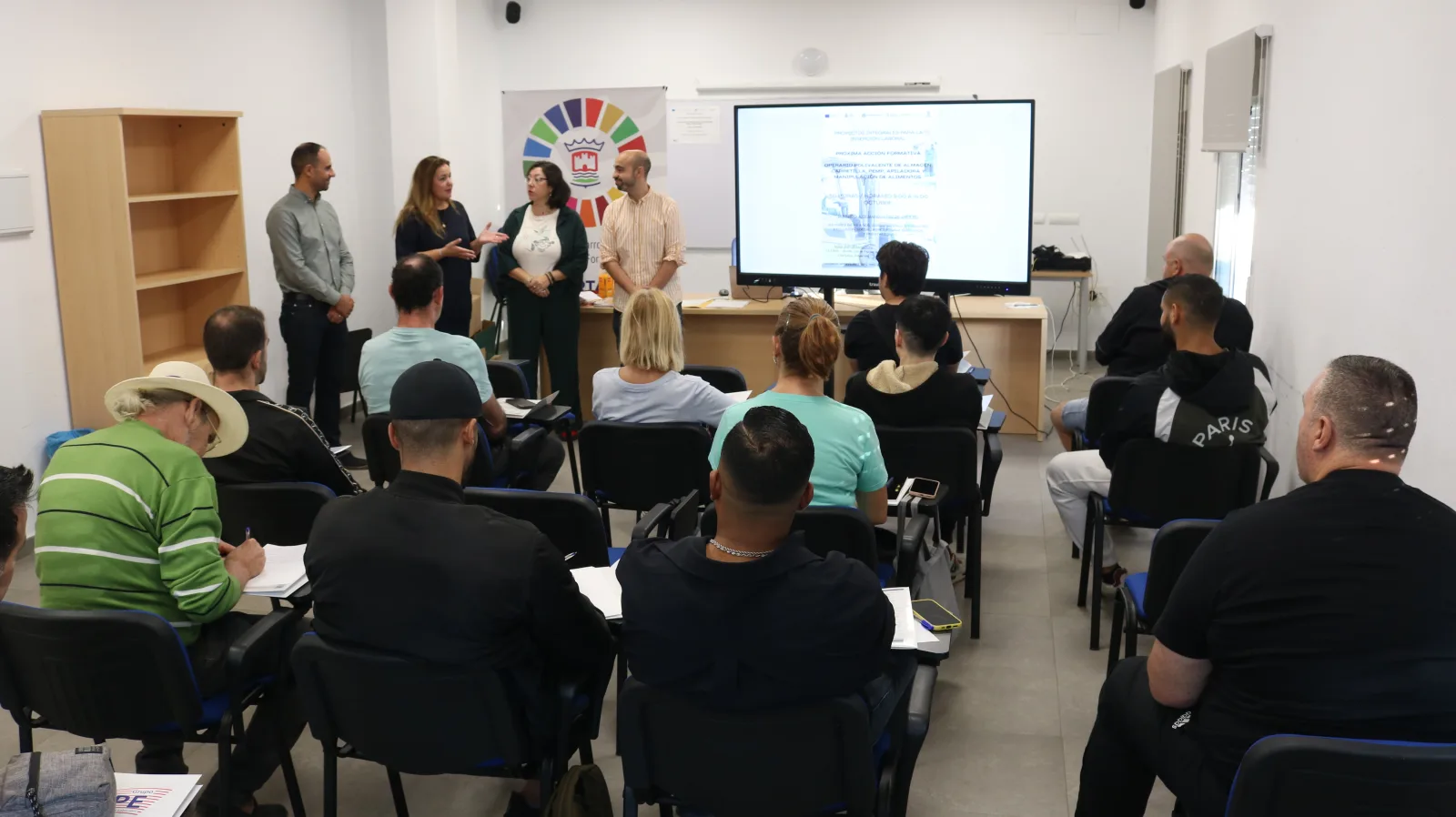Imagen de la noticia: Cartaya forma a 50 horas en almacén con prácticas de carretilla elevadora