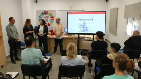 Imagen de la noticia: Cartaya forma a 50 horas en almacén con prácticas de carretilla elevadora