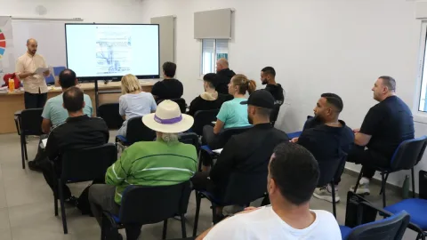 Imagen de la noticia: Cartaya forma a 50 horas en almacén con prácticas de carretilla elevadora