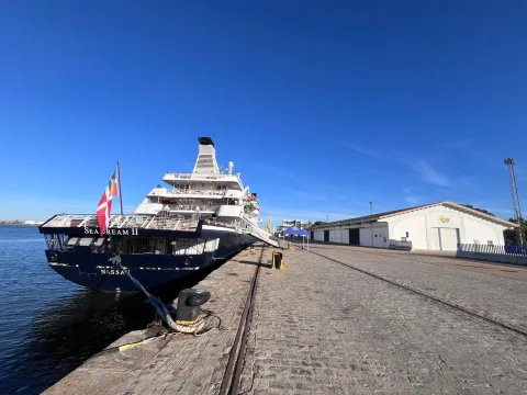 Imagen de la noticia: El crucero de lujo Seadream II atraca en Huelva con 89 pasajeros a bordo