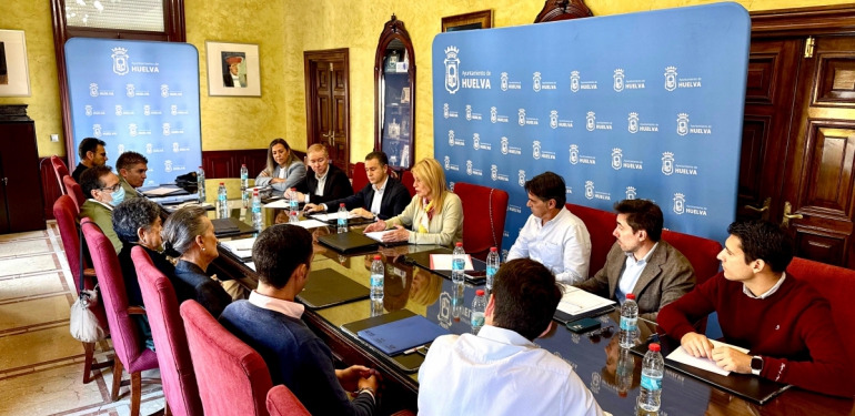Imagen de la noticia: Huelva revisa con hosteleros y vecinos la ordenanza de terrazas