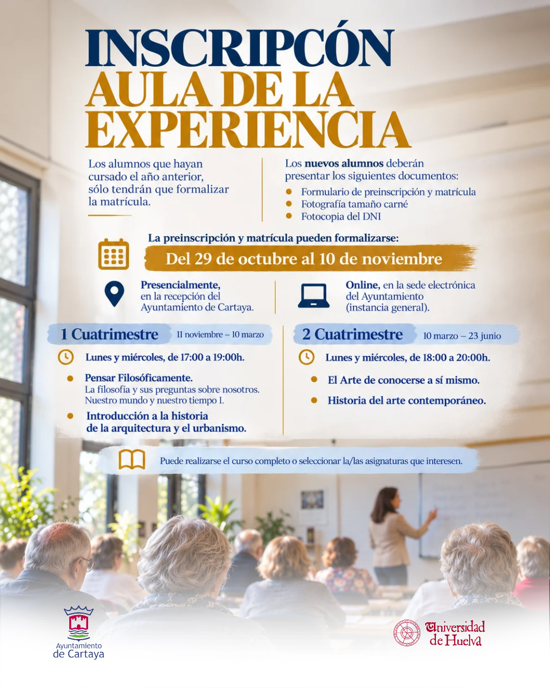 Cartel de inscripción al Aula de la Experiencia con texto y, al fondo, personas mayores sentadas en un aula.