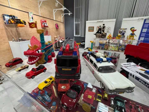 Imagen de la noticia: La exposición solidaria 'Juguetes jugados' abre en Bellavista hasta el 30 de octubre